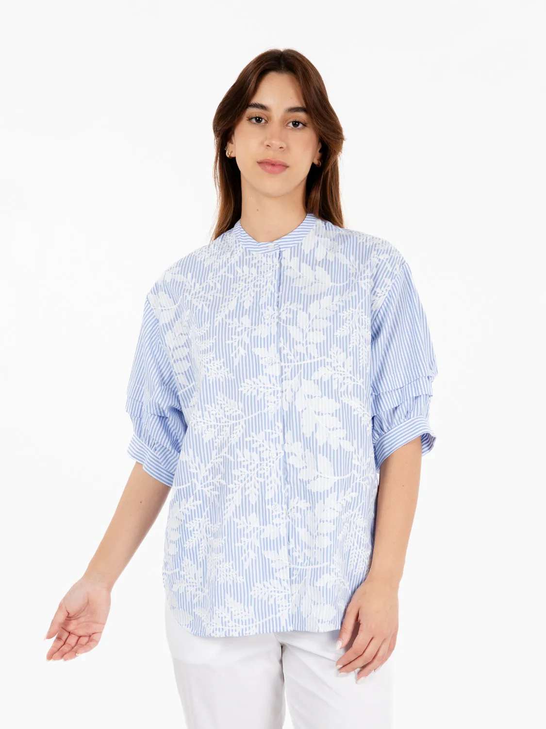 Camicia con ricami a righe azzurro / bianco