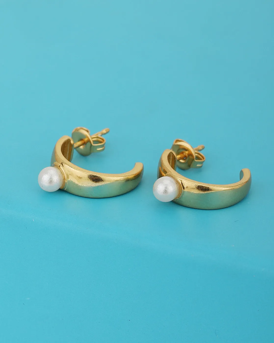 Carlton London 18Kt Gold Plated Classic Half Hoop Earrings With Pearl