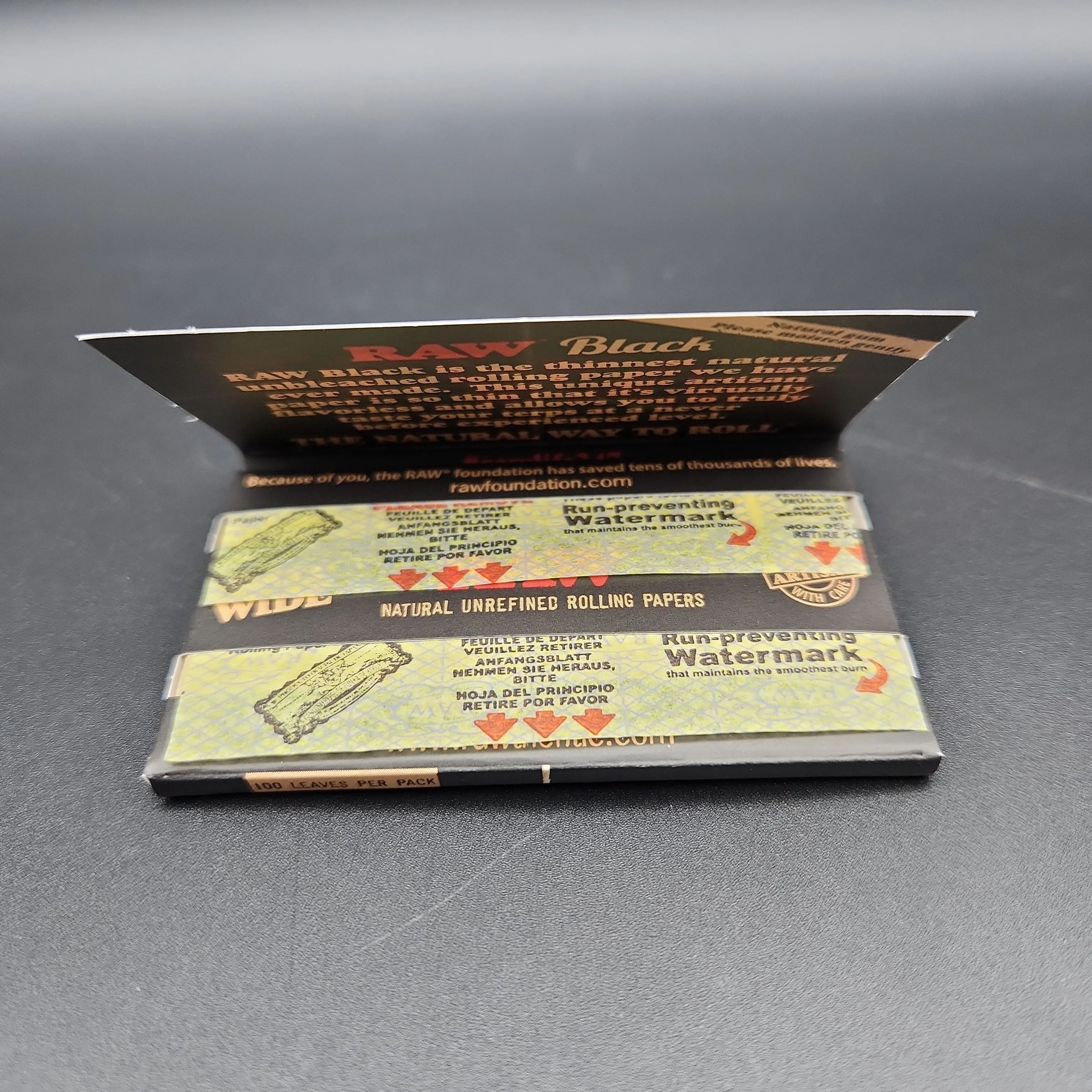 RAW Classic Black Single Wide Double Window Rolling Papers